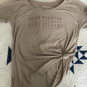 Adorable and super soft club pilates size small top.